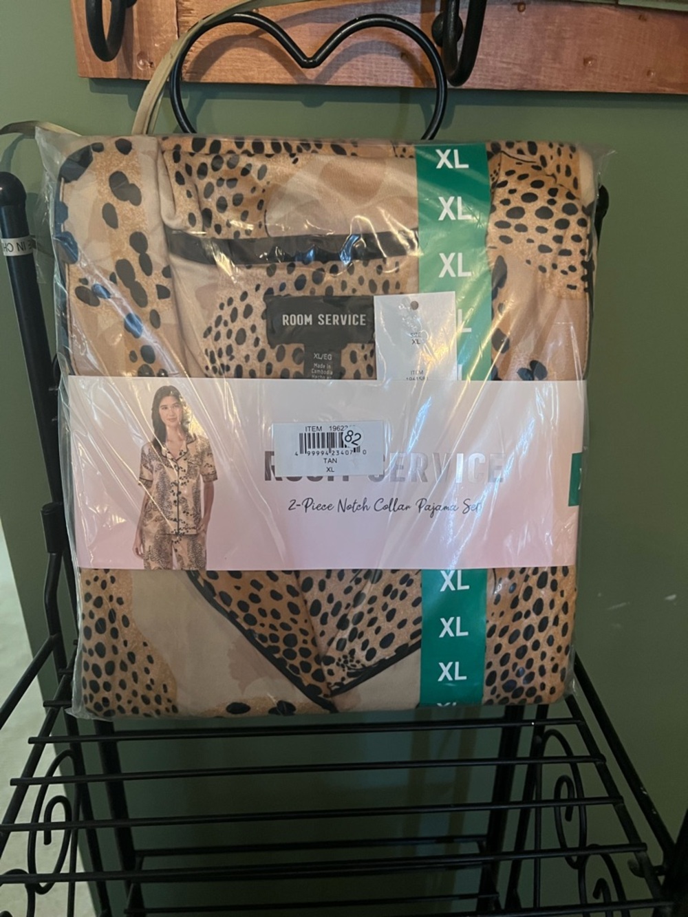 Old Navy Tan Leopard Print 2-Piece Notch Collar Pajama Set - XL